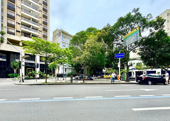 Sofisticação na Praça mais badalada do Leblon Rio de Janeiro